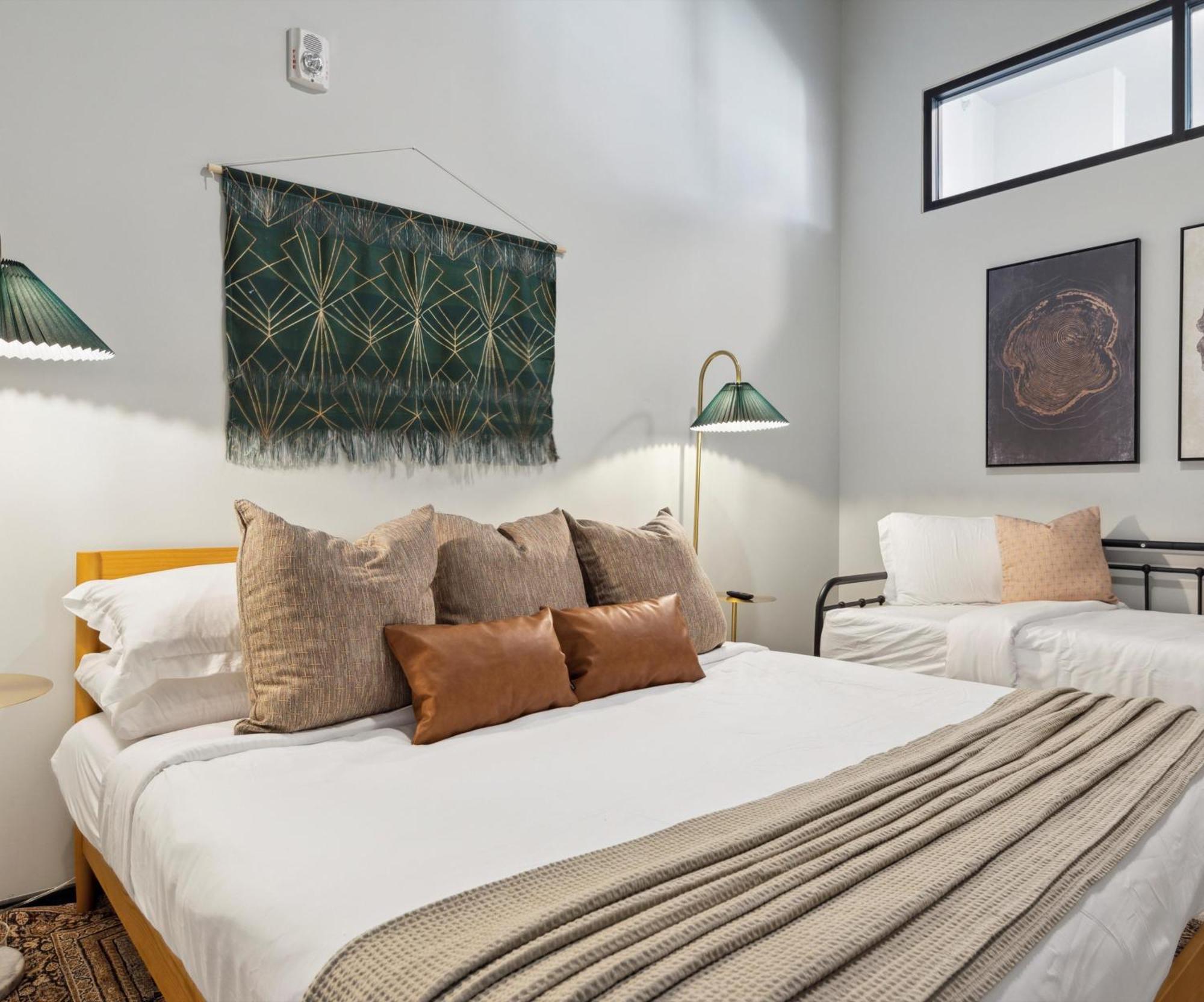 Large 3Br Apts & Studios, Gym, Game Room, Free Street Parking Philadelphia Zimmer foto